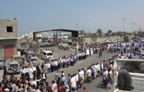 بالفيديو.. وقفة احتجاجية لعمال قطاع النفط بالحديدة