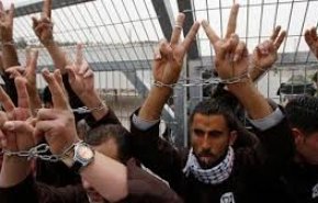150 أسيرا فلسطيني يبدؤون إضرابهم بعد تعنت المحتلين