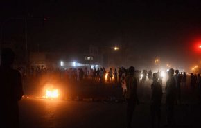 الظلام يعم السودان تماما بسبب انقطاع تيار الكهرباء 
