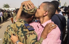 متظاهرون يهاجمون مقرين لجهاز الأمن والمخابرات في شرق السودان