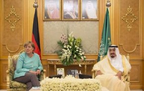 الملك سلمان وولي عهده يعزيان ميركل
