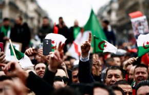 بالفيديو.. تظاهرات فعاليات نقابية ضد رموز نظام بوتفليقة