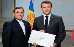 سفير إيران لدی أندورا يسلم ماكرون أوراق اعتماده