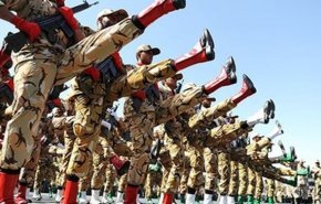 ايران: بدء الاستعراض العسكري للجيش في مختلف انحاء البلاد