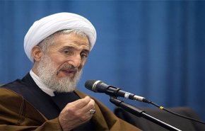 خطيب جمعة طهران: تقدمنا السريع في الصناعات الدفاعية من معجزات الثورة الاسلامية