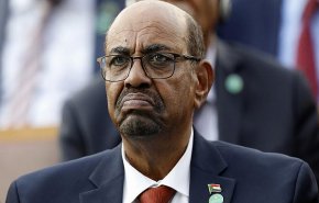 صحفي سوداني يكشف عن تفاصيل خطيرة دفعت لخلع البشير!
