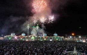 شاهد تكريم عالم دين باحتفلات مولد الامام المهدي (عج) في ايران 