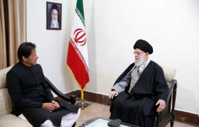 القائد:لتعزيز العلاقات الايرانية الباكستانية خلافا لرغبة الاعداء