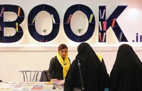فيديو وصور.. أكثر من 400 ألف كتاب في معرض طهران الدولي الـ32