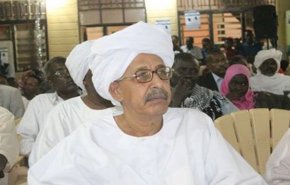 مخطئ من ظن يوما أن للثعلب دينا.. رد سوداني قاسٍ على قرقاش