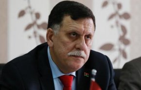 السراج يحدد العلاقة مع حفتر واجتماع برلماني في طرابلس