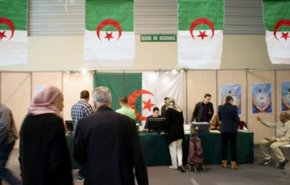 الداخلية الجزائرية تعلن عدد المرشحين لانتخابات الرئاسة المقبلة
