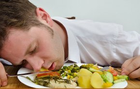 تعرّف على .. مخاطر تناول الطعام في وقت متأخر من الليل