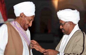 الصادق المهدي يرفض التصعيد ضد المجلس العسكري