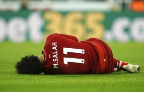 النجم محمد صلاح تلقى ضربة في راسه ولن يواجه برشلونة