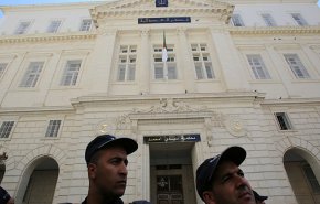 بعد حديث الرئيس الجزائري توقعات بسقوط عشرات الرؤوس