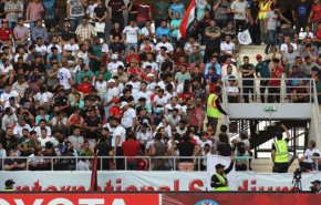 شاهد: أحداث شغب وفوضى تجتاح مواجهة الزوراء وذوب آهن