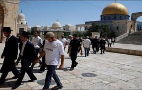 قوات الاحتلال تعتدي على مصلين في مسجد الاقصى المبارك
