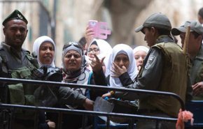 الالاف يتوجهون لاداء صلاة الجمعة بالاقصى