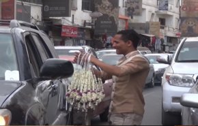 شاهد..الباعة المتجولون نموذج يمني في مواجهة ازمات العدوان
