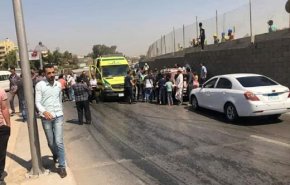 المشاهد الأولى من مكان تفجير حافلة سياحية قرب الأهرامات بمصر
