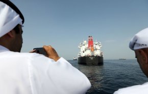صورة تظهر تسربا نفطيا كبيرا في الامارات بعد احداث الفجيرة