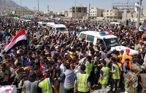 شاهد بالفيديو... شهداء مجزرة شارع الرقاص باليمن يشيعون الى مثواهم الاخير 