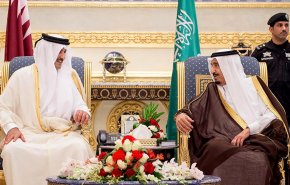 أمير قطر يتلقى رسالة عاجلة من الملك السعودي

