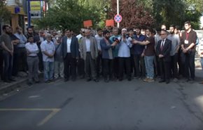 وقفة تضامنية مع الدعاة الثلاثة أمام قنصلية السعودية بإسطنبول

