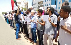 السودان.. مئات المسافرين عالقون بعد إضراب الموظفين