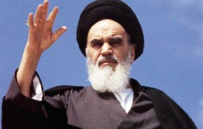 ما الذي قدمه الإمام الخميني الراحل (رض) للأمة الاسلامية؟