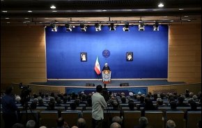 الرئيس روحاني: لا سبيل امامنا سوى الصمود والمقاومة