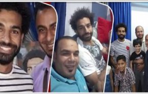 شاهد بالفيديو وصور.. محمد صلاح يسمح لمحبيه بدخول منزله