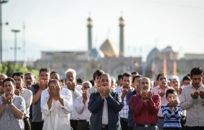 شاهد بالصور.. اقامة صلاة عيد الفطر السعيد في طهران
