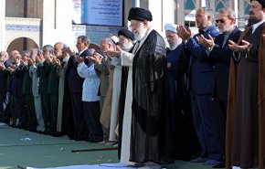 اقامة صلاة عيد الفطر بإمامة قائد الثورة الإسلامية