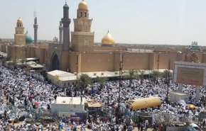 شاهد بالصور: صلاة عيد الفطر في مسجد الكوفة بإمامة السيد مقتدى الصدر