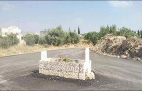 قبر يتوسط مفترق طرق في 