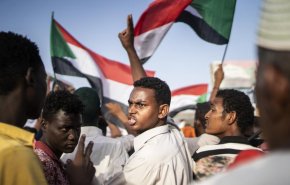 اتفاق على استئناف الحوار بالسودان بعد تعليق العصيان المدني