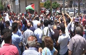 شاهد.. رام الله تتظاهر رفضاً لصفقة ترامب وورشة البحرين