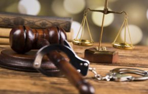محكمة فرنسية تتهم مواطنا وزوجتيه بالإرهاب بعد عودتهم من تركيا 