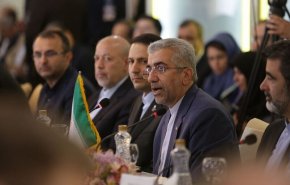 ايران تبرم 12 وثيقة للتعاون الاقتصادي مع روسيا