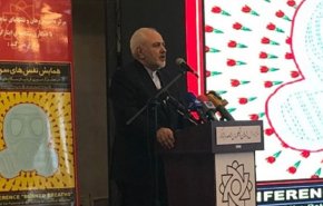 ظريف يرد على مزاعم ترامب حول حرصه على حياة 150 إيرانيا