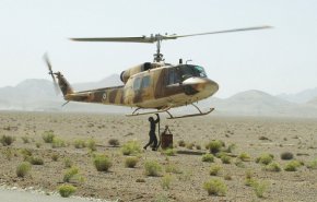 طيران الجيش الايراني يجري مناورات برمائية في مدينة اصفهان 