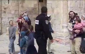 شاهد تطاول المستوطنين بفعل هرولة حكام العرب للتطبيع