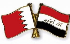 بالصور..هذا ما قام به المتظاهرون امام السفارة البحرينية في بغداد