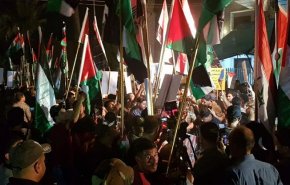 ردا على متصهيني العرب، رفع علم فلسطين.. فهل رأى كوشنير ذلك؟