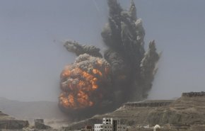 شاهد بالفيديو... مشاهد مؤلمة لاستهداف العدوان السعودي منزلا في اليمن