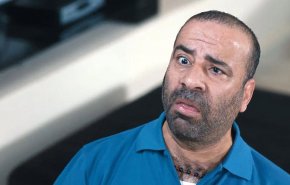 بالفيديو.. 'شاعر' سعودي يمدح قنصل أميركا على طريقة 'اللمبي'!
