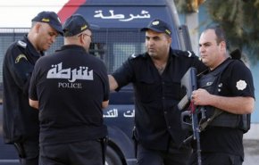 تونس.. مطلوب يفجر نفسه غربي العاصمة +صورة


