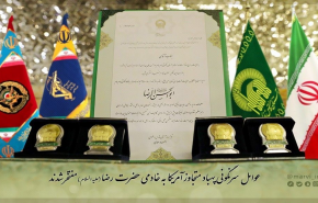 وسام خدمة الامام الرضا (ع) علی صدر مستهدفي الطائرة الأمريکية المسيرة